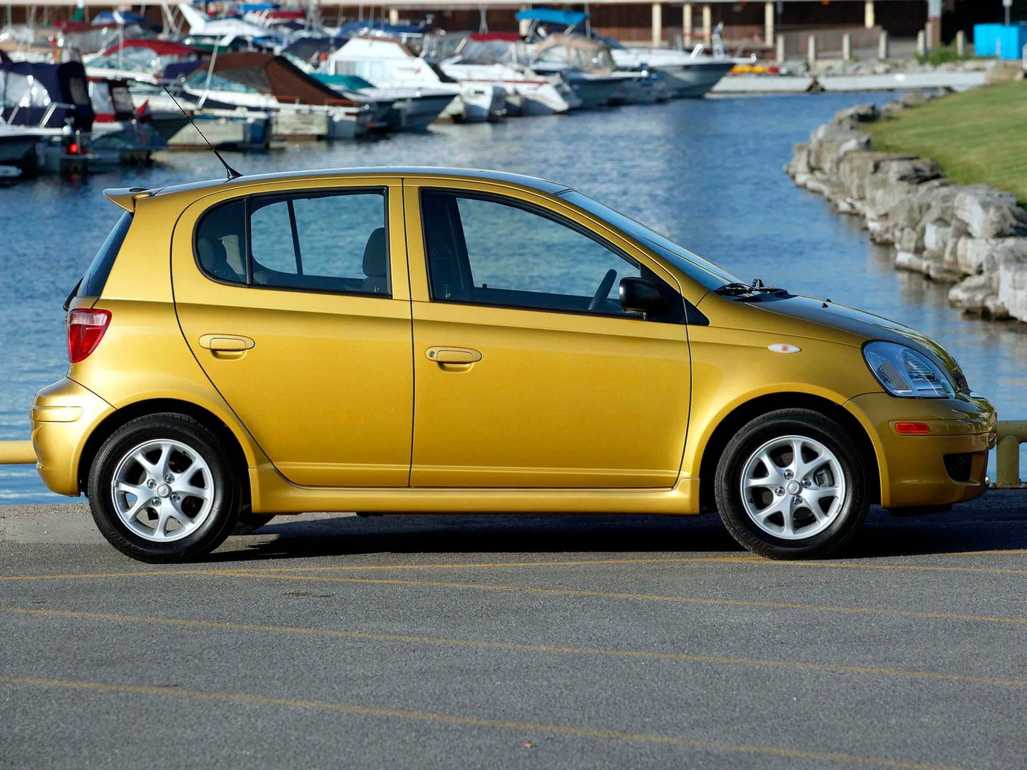 Toyota_Echo_1_generation__Mini_5-doors__13.jpg