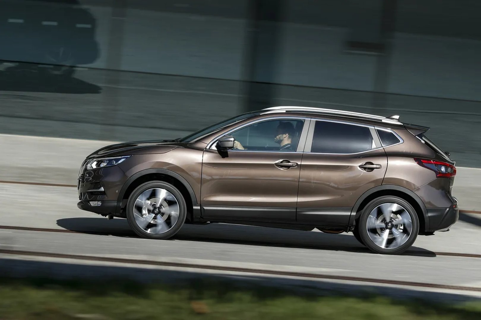 Nissan_Qashqai_2_generation_restyling__SUV_5-doors__11.jpg