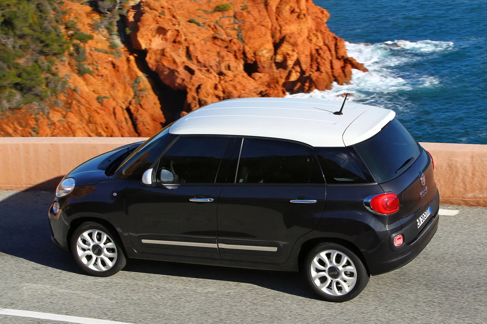 Fiat_500L_1_generation__Compact_Van__13.jpg