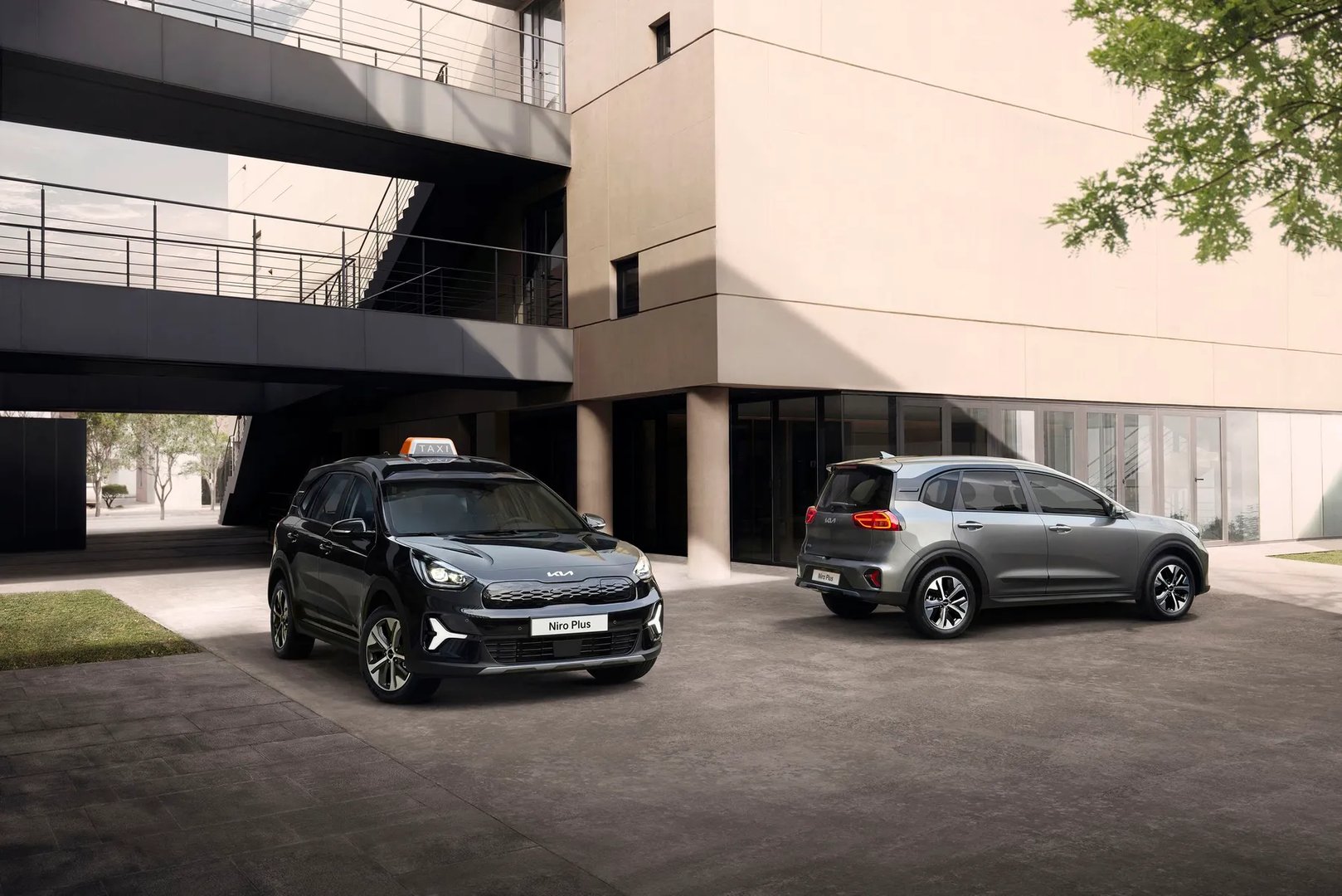 Kia_Niro_Plus_1_generation__SUV_5-doors__3.jpg
