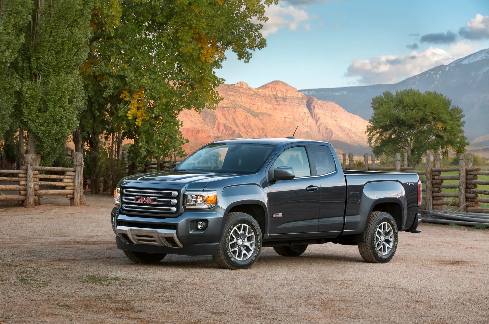 GMC_Canyon_2_generation__Pickup_1.5-cab__2.jpg