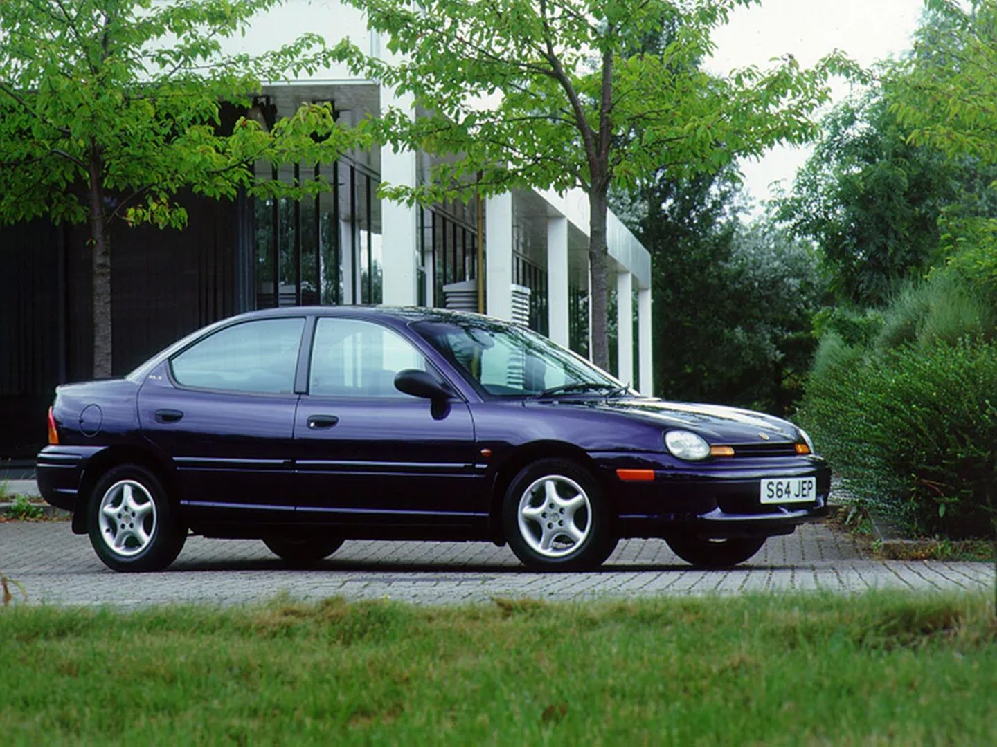 Chrysler_Neon_1_generation__Sedan__2.jpg