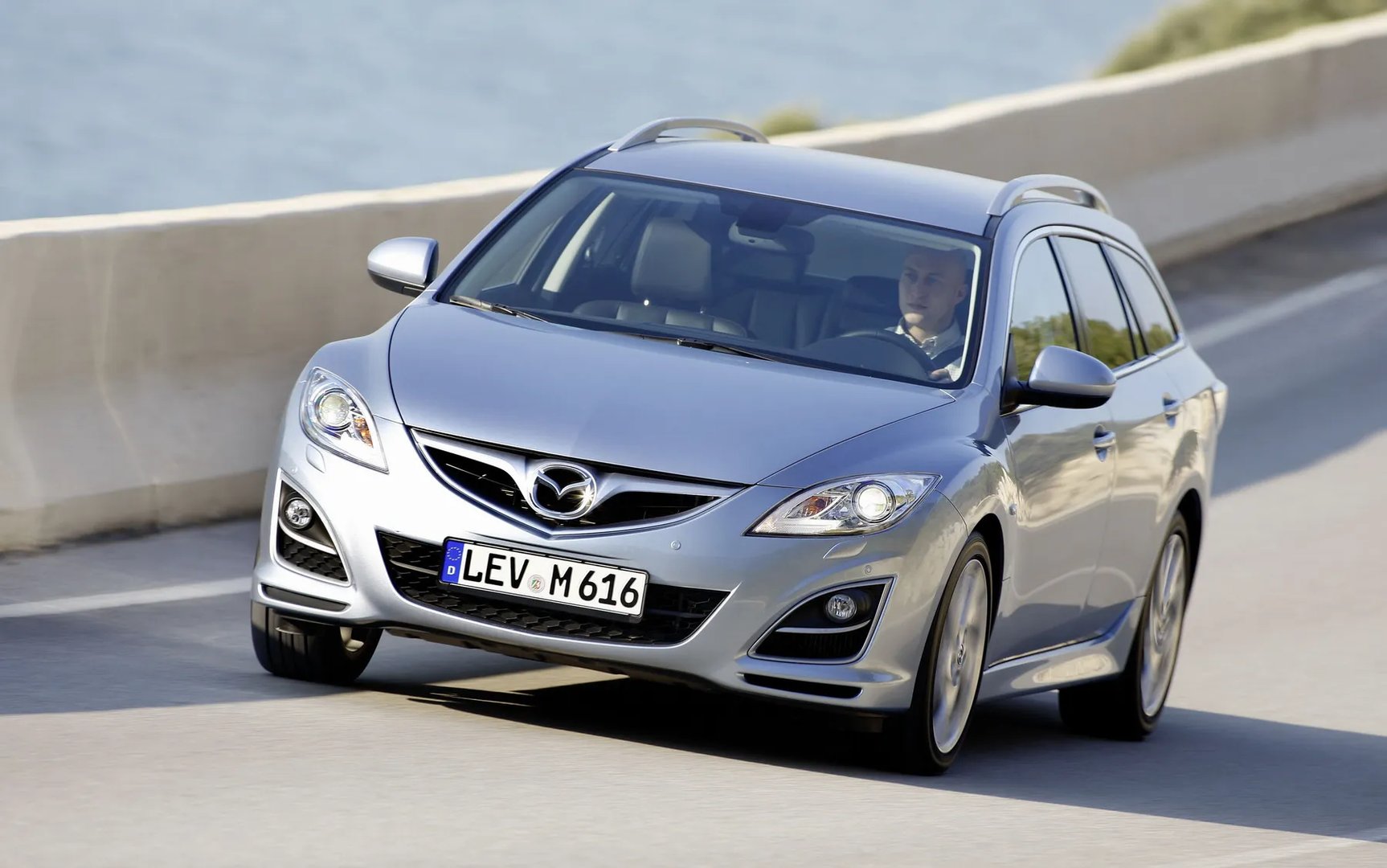 Mazda_6_2_generation_restyling__Estate_5-door__5.jpg