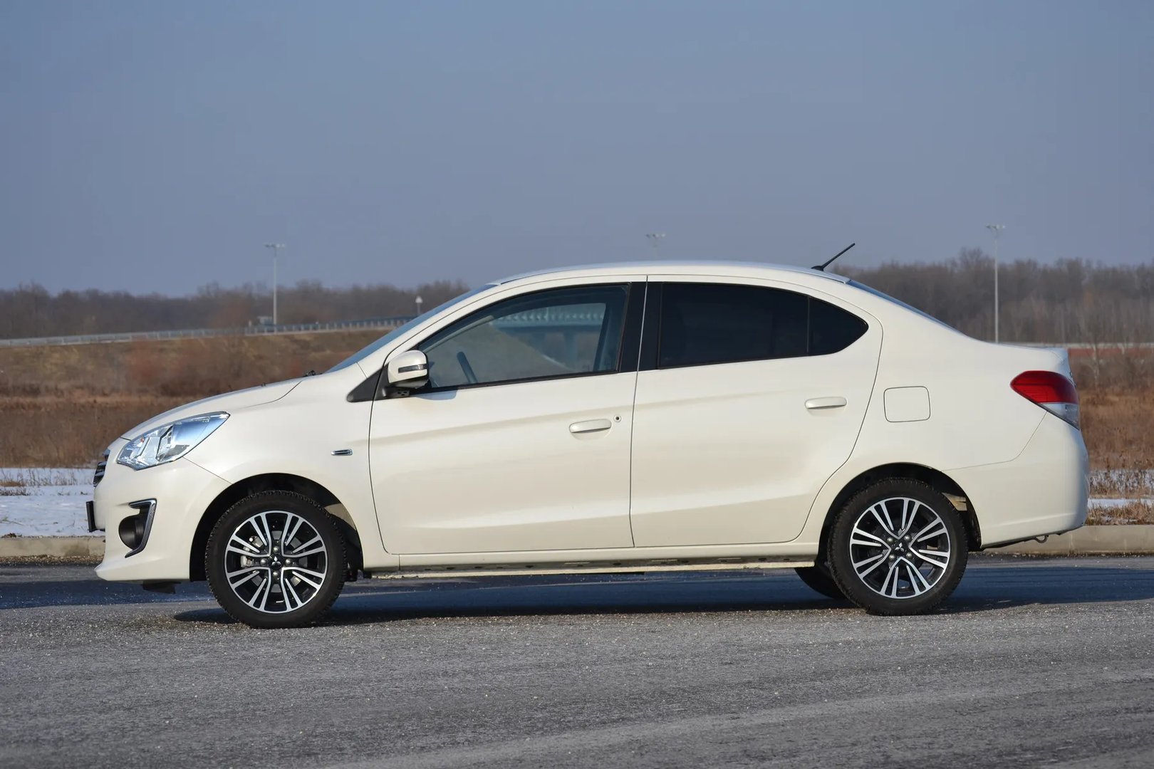 Mitsubishi_Attrage_1_generation__Sedan__5.jpg