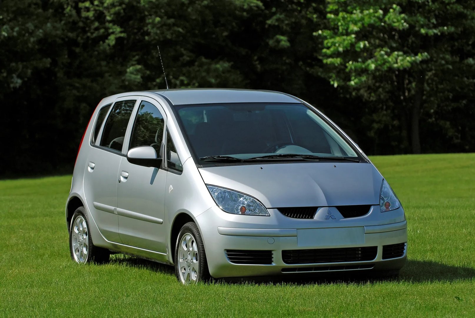 Mitsubishi_Colt_6_generation__Mini_5-doors__11.jpg