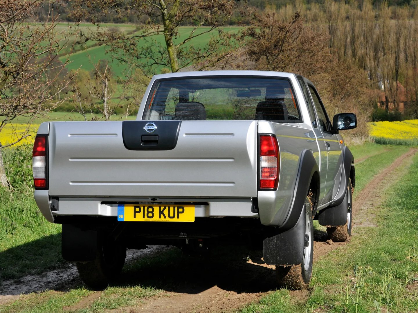 Nissan_NP300_1_generation__Pickup_1.5-cab__3.jpg