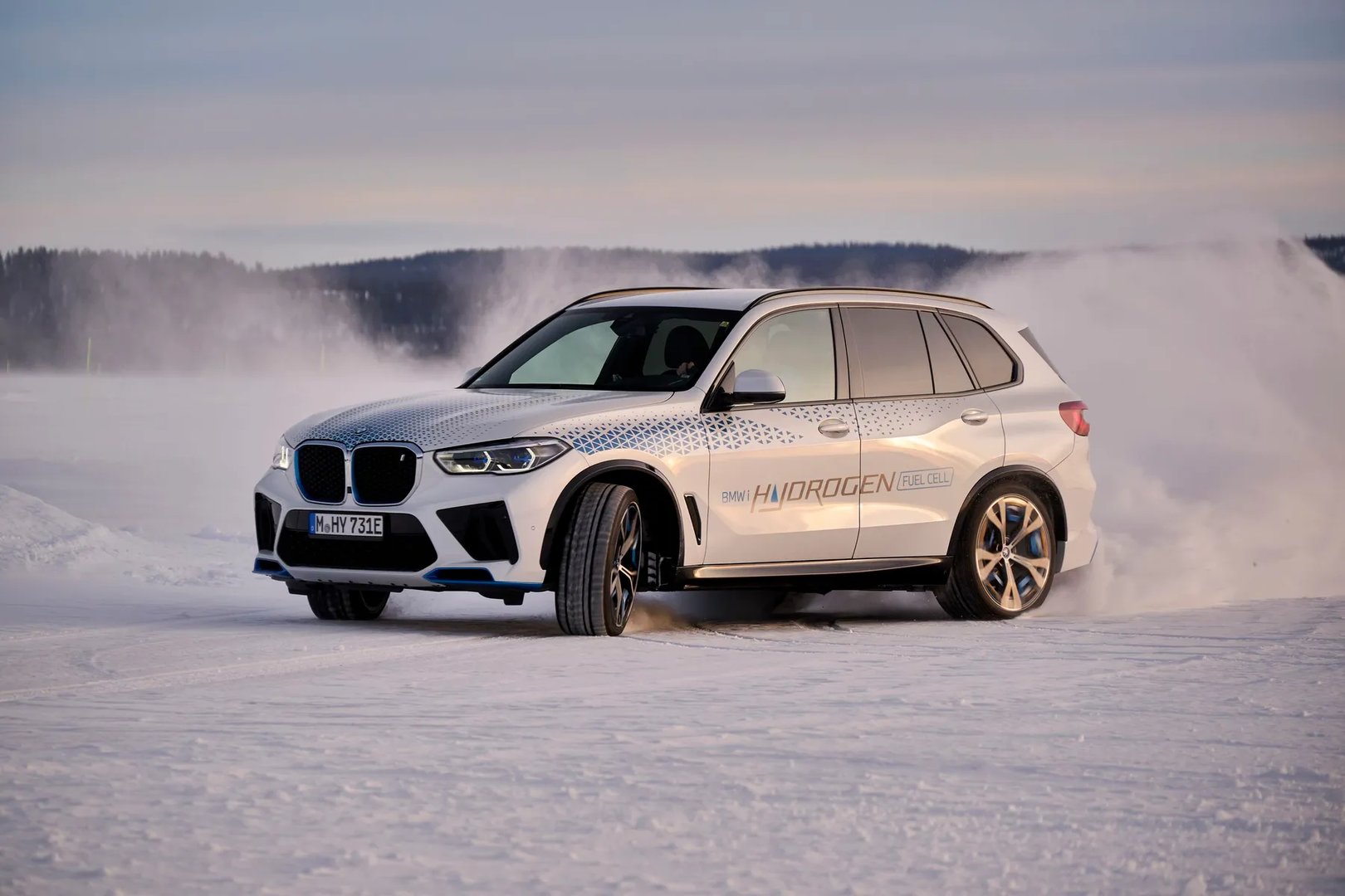BMW_iX5_Hydrogen_1_generation__SUV_5-doors__5.jpg