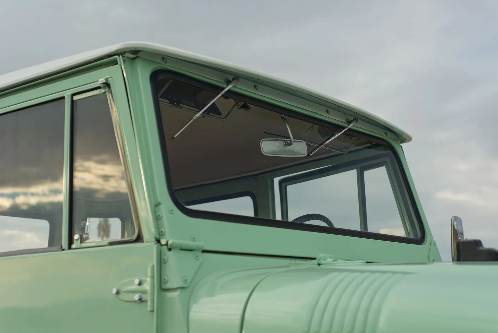Toyota_LC_5_generation__SUV_3-doors__10.jpg