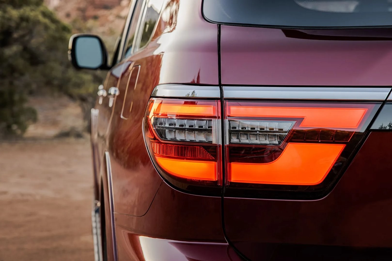 Nissan_Armada_2_generation_restyling__SUV_5-doors__10.jpg