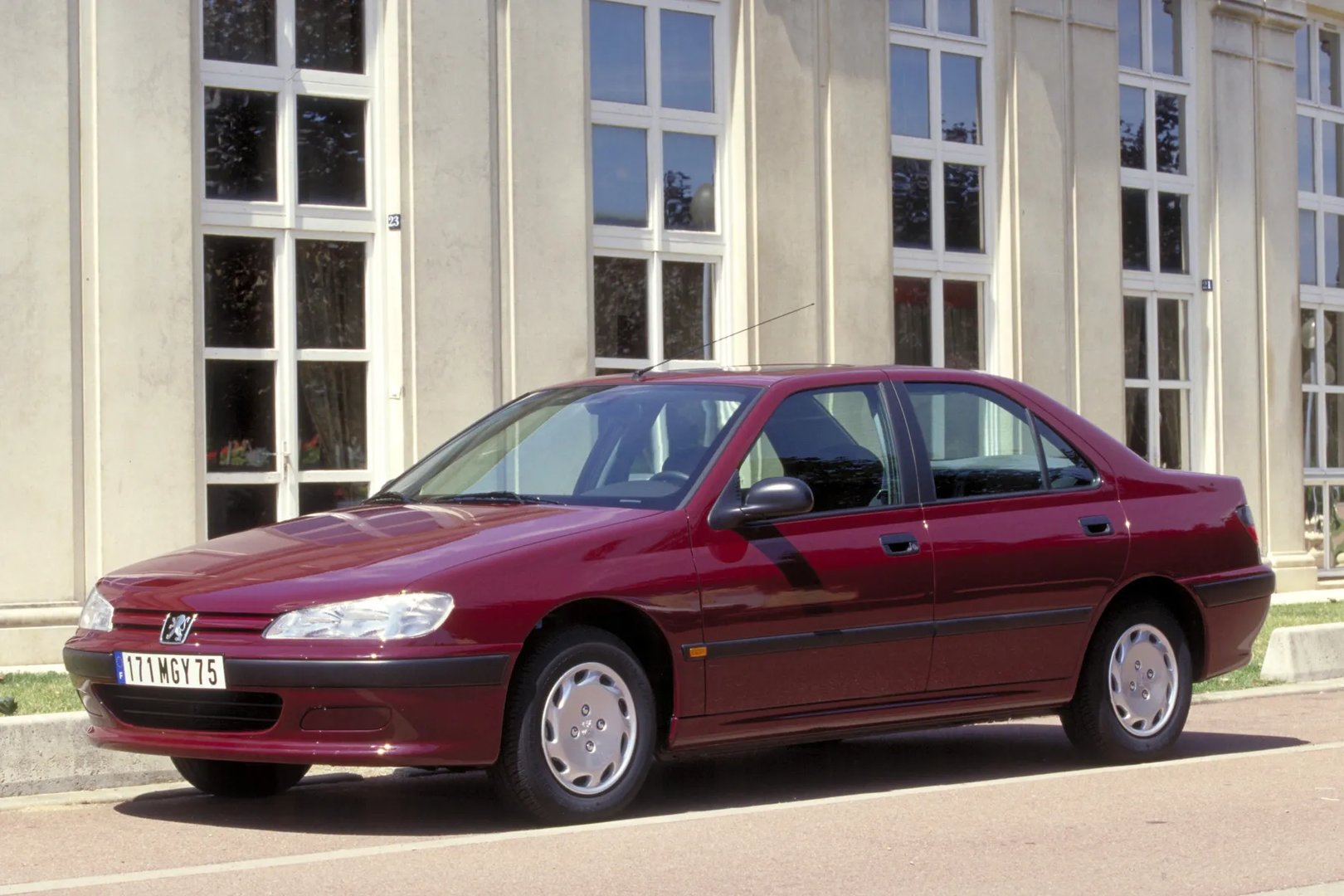 Peugeot_406_1_generation__Sedan__1.jpg