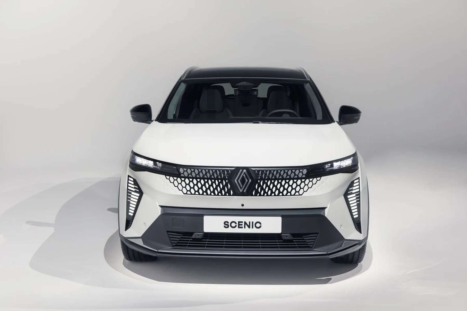Renault_Scenic_E-Tech_1_generation__SUV_5-doors__4.jpg