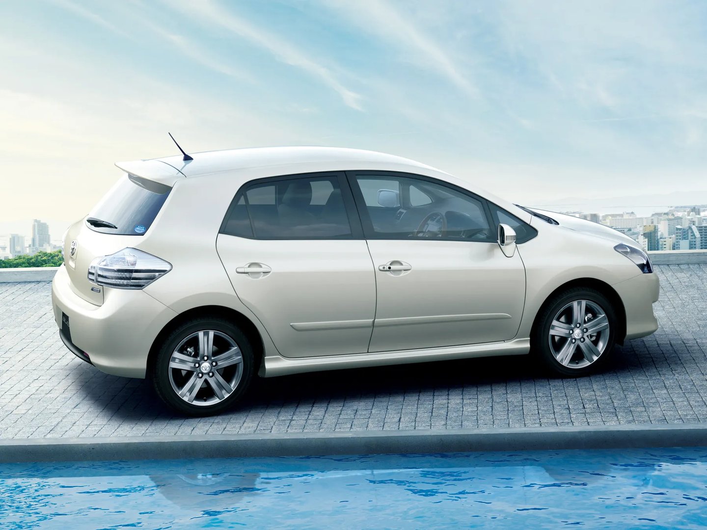 Toyota_Blade_1_generation__Hatchback_5-door__9.jpg