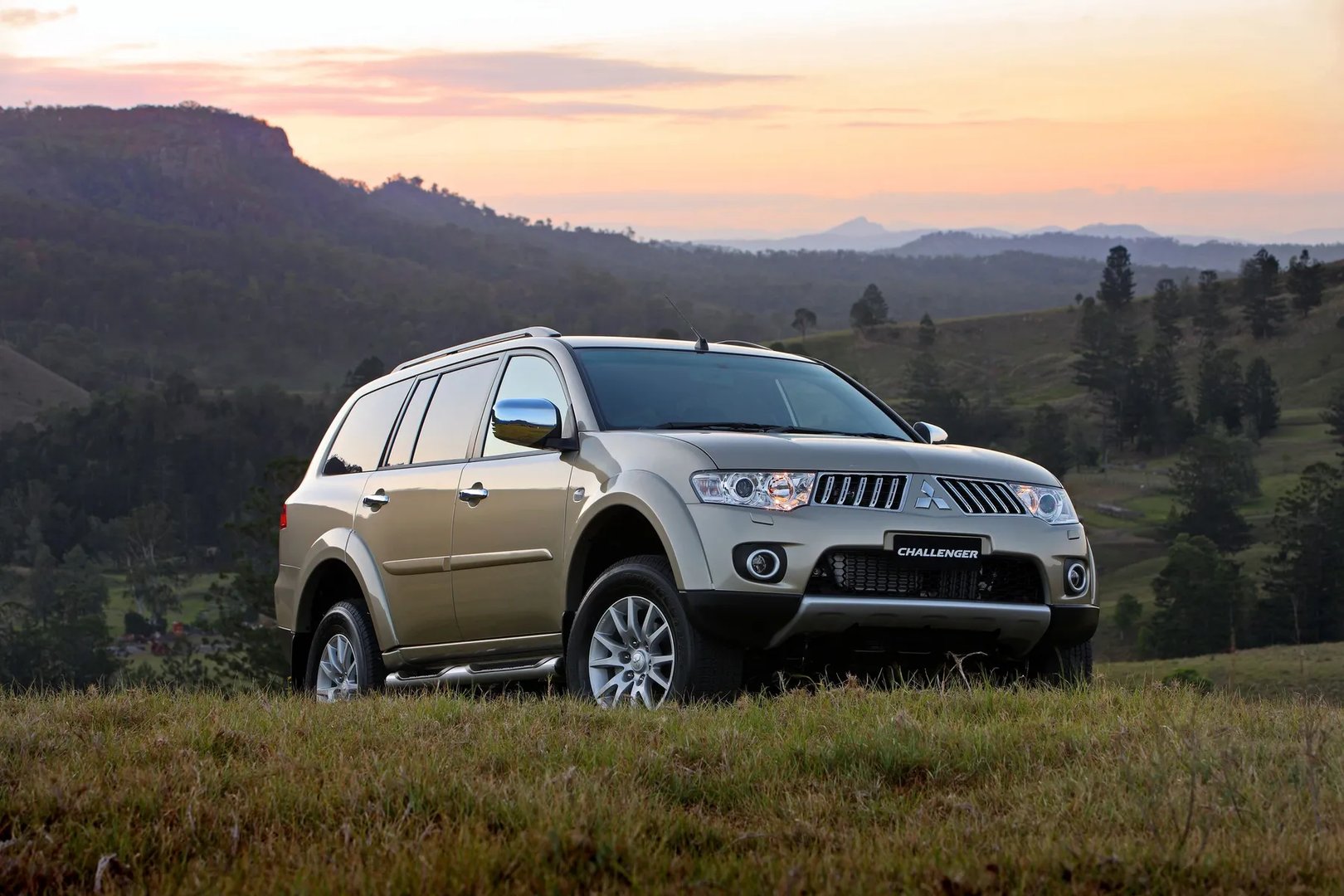 Mitsubishi_Challenger_2_generation__SUV_5-doors__5.jpg