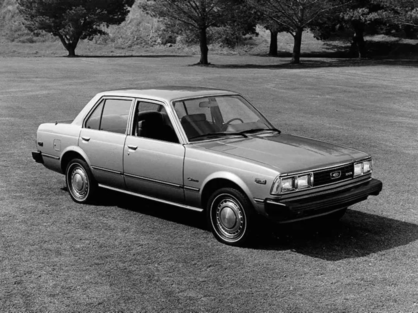 Toyota_Corona_6_generation__Sedan__4.jpg