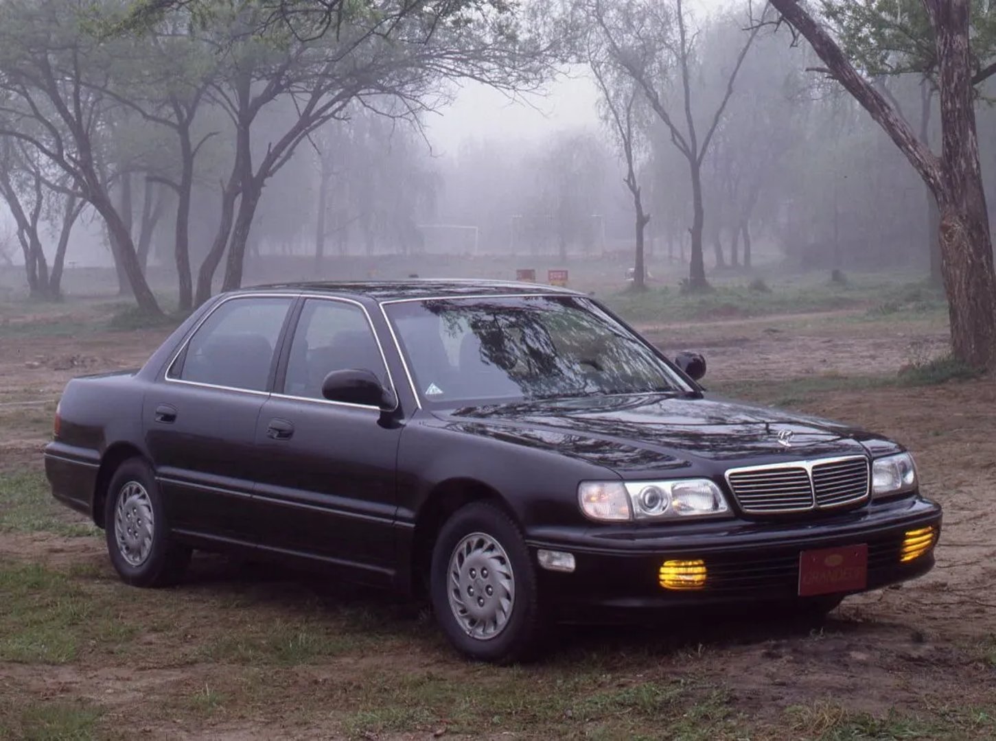 Hyundai_Grandeur_2_generation__Sedan__2.jpg
