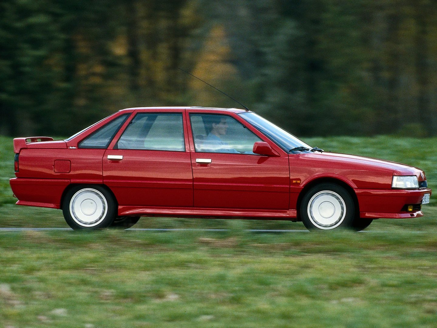 Renault_21_1_generation__Sedan__3.jpg