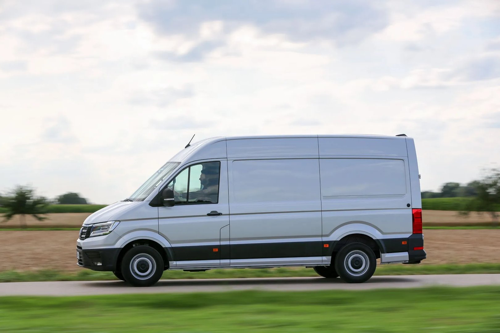 Volkswagen_Crafter_2_generation__Van_Short__2.jpg