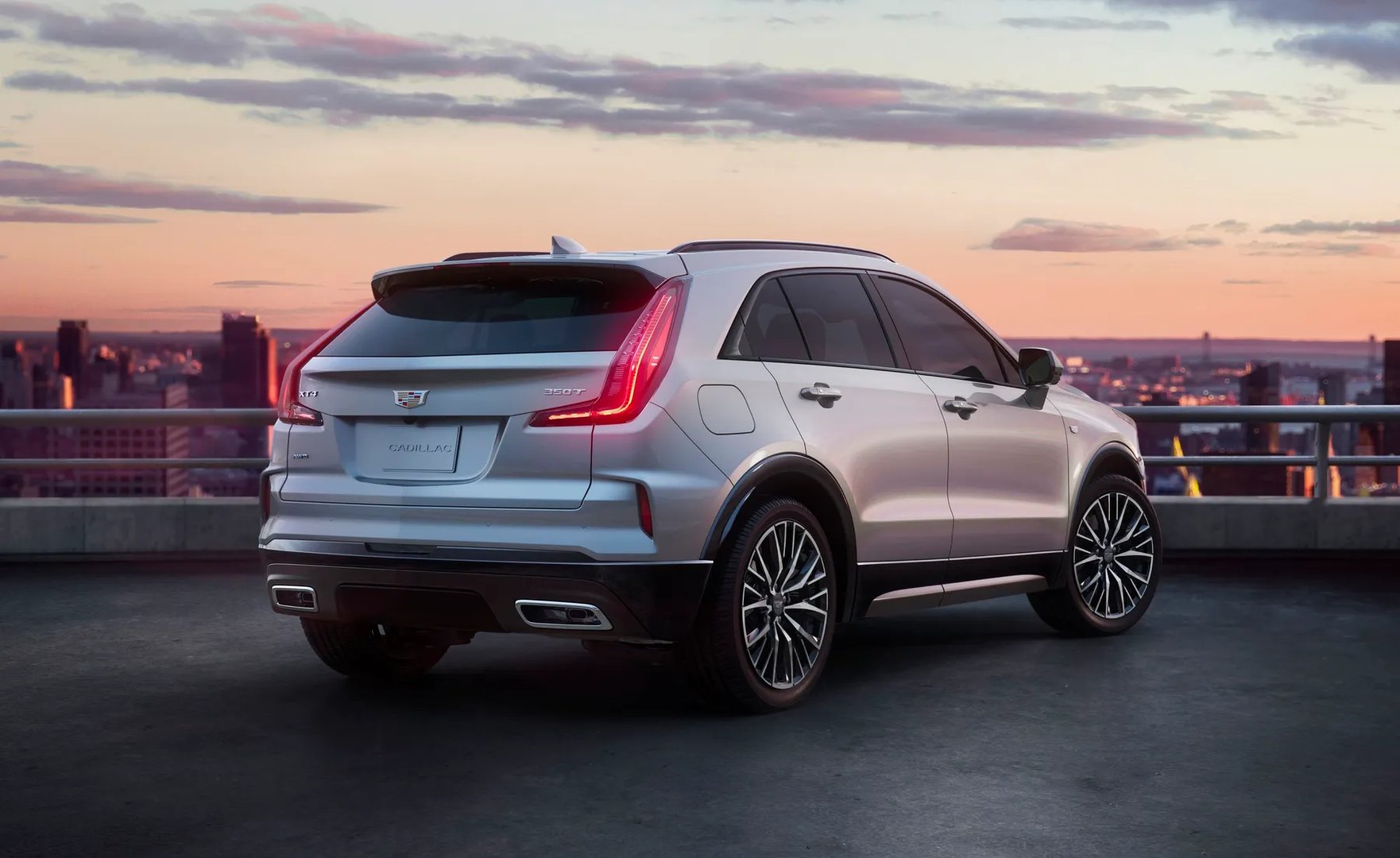 Cadillac_XT4_1_generation_restyling_1__SUV_5-doors__1.jpg