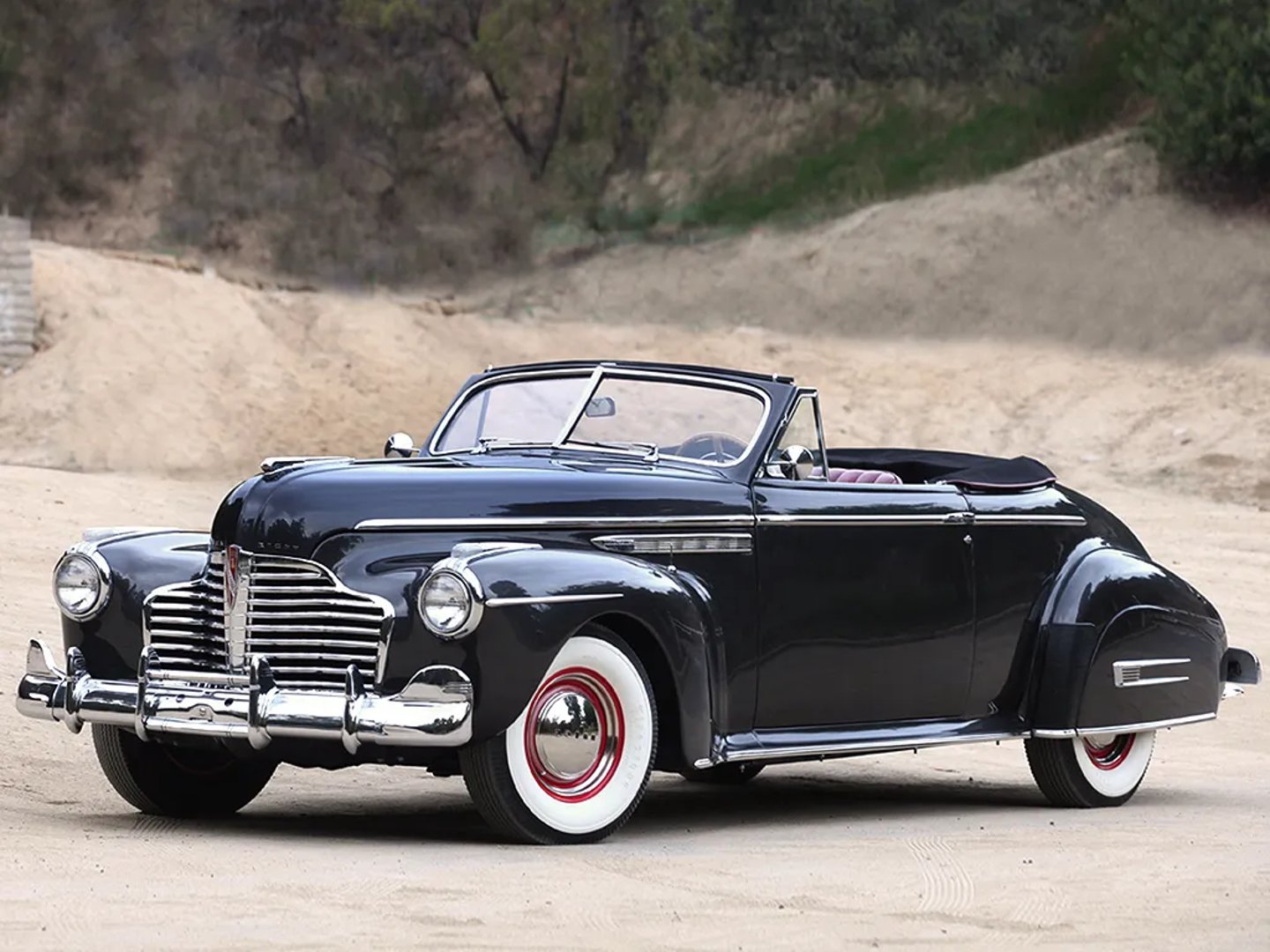 Buick_Roadmaster_3_generation__Cabrio__2.jpg