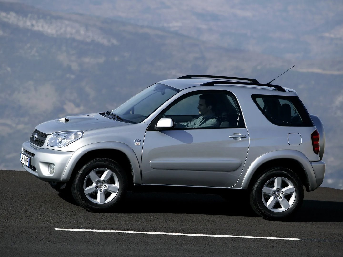Toyota_RAV4_2_generation_restyling__SUV_3-doors__8.jpg