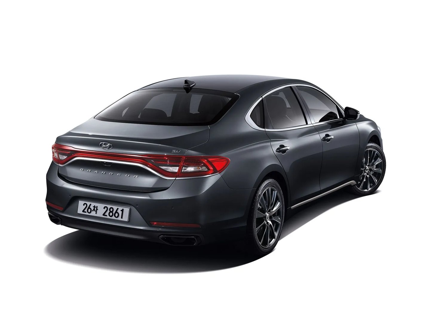 Hyundai_Grandeur_6_generation__Sedan__2.jpg