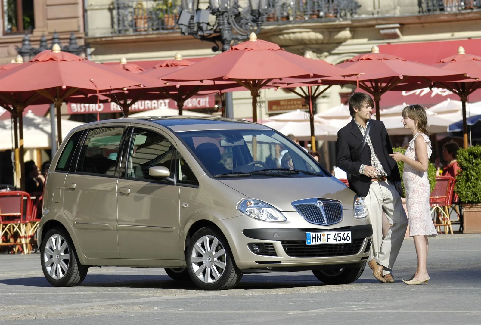 Lancia_Musa_1_generation__Compact_Van__7.jpg