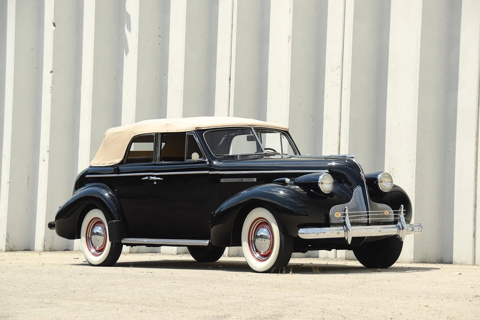 Buick_Roadmaster_2_generation__Phaeton__4.jpg