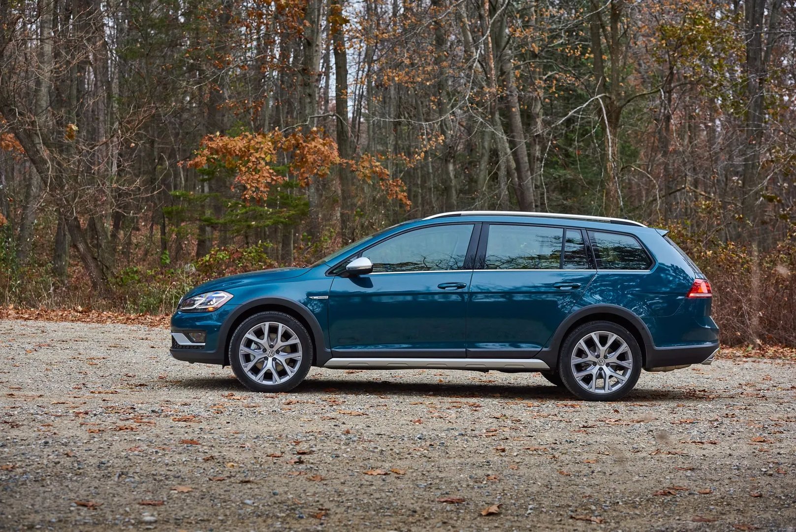 Volkswagen_Golf_Alltrack_7_generation_restyling__Estate_5-door__5.jpg