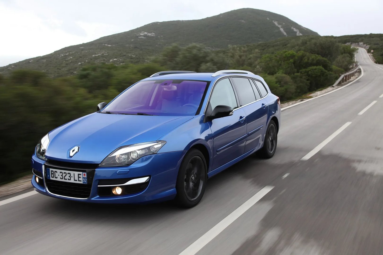 Renault_Laguna_3_generation_restyling__Estate_5-door__4.jpg