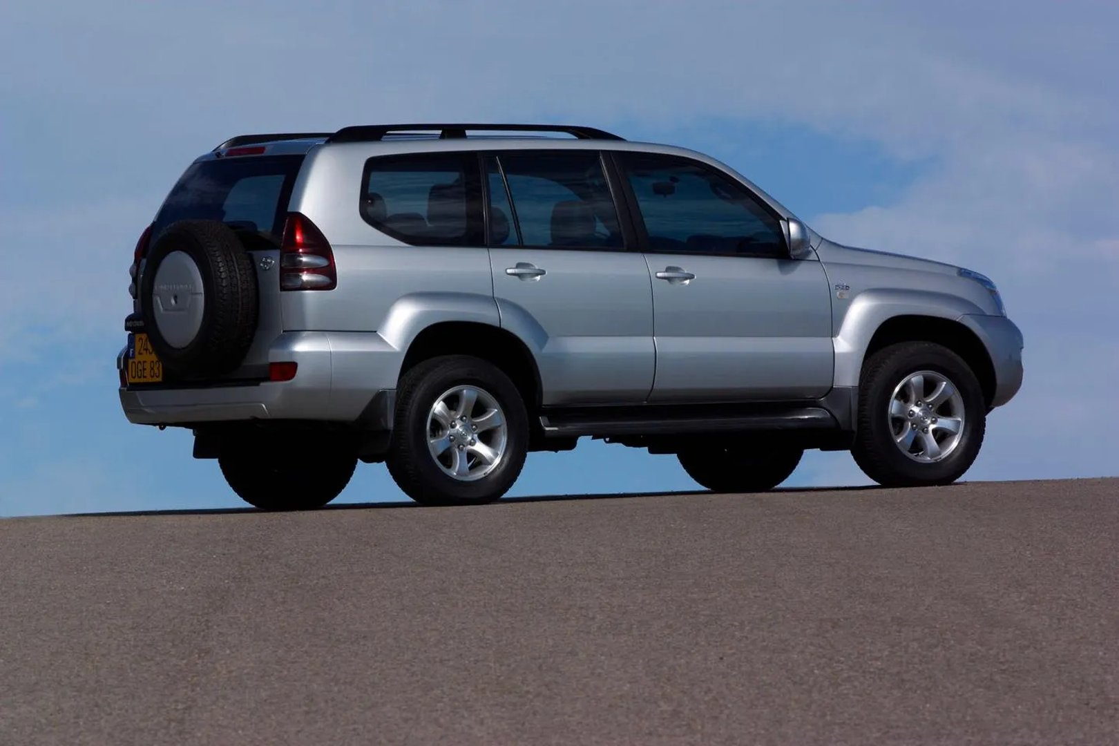 Toyota_Land_Cruiser_3_generation__SUV_5-doors__4.jpg