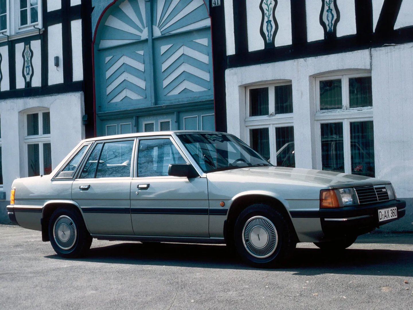 Mazda_929_2_generation__Sedan__3.jpg