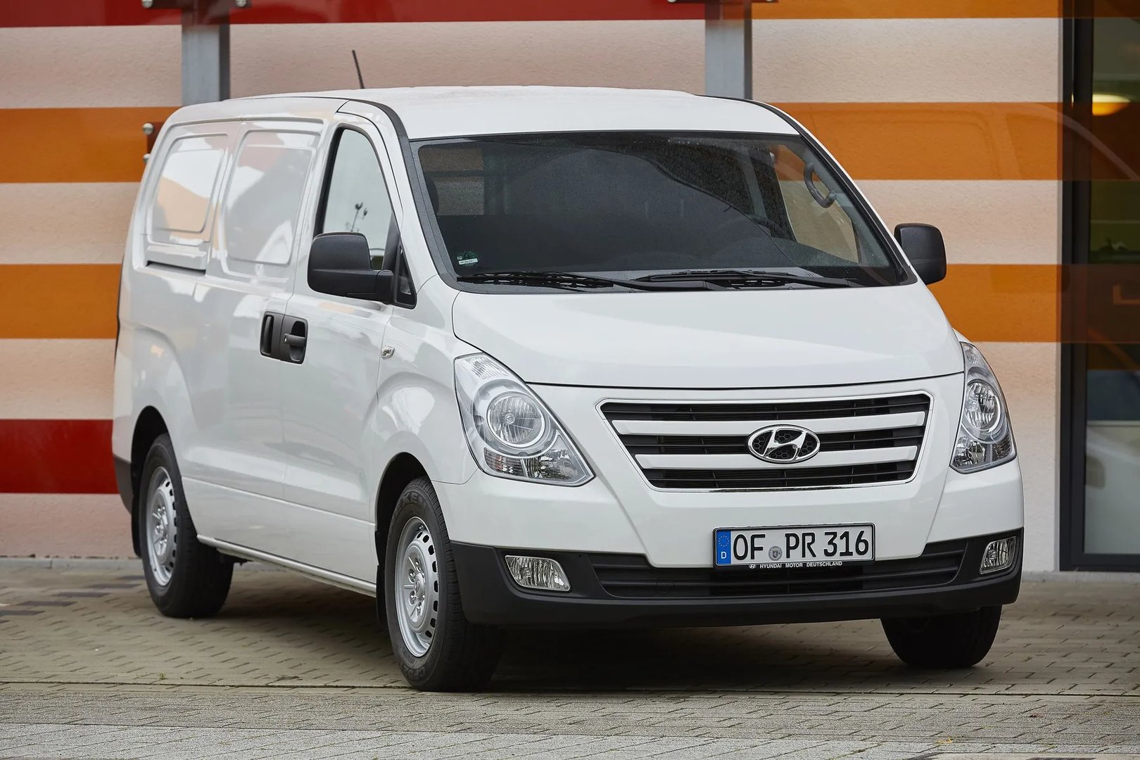 Hyundai_i800_2_generation_restyling_2__Van__13.jpg