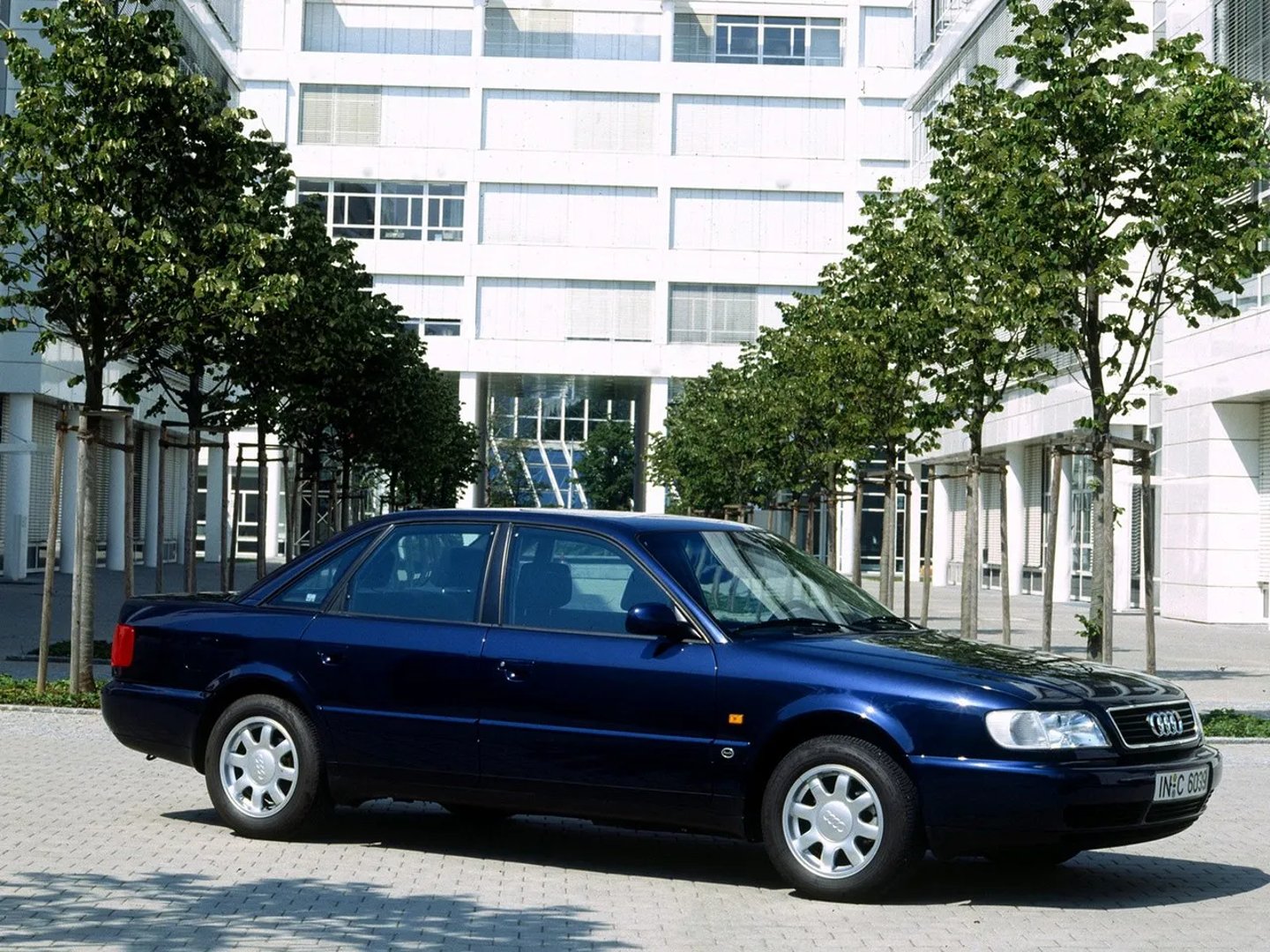 Audi_A6_1_generation__Sedan__1.jpg