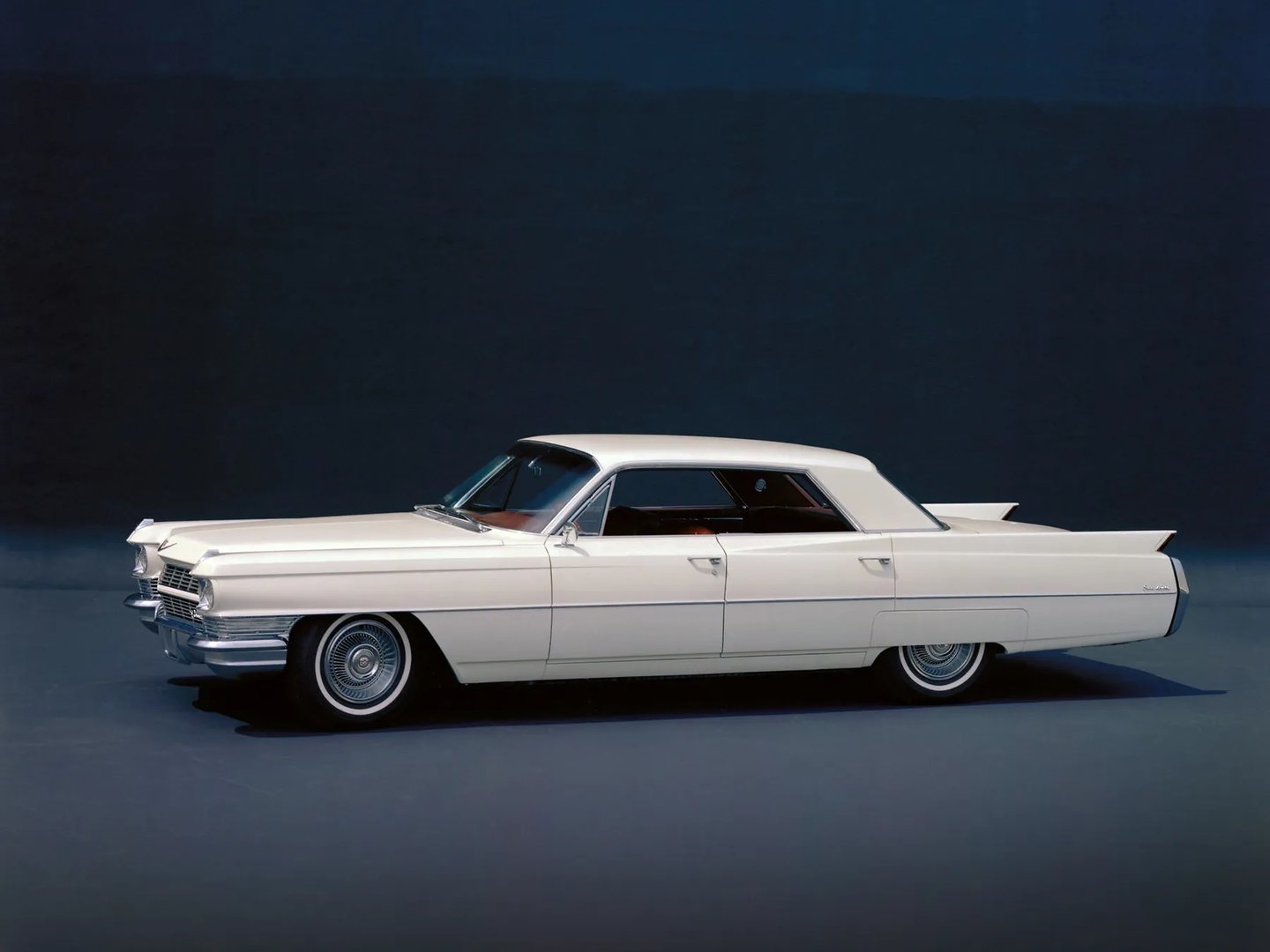 Cadillac_DeVille_2_generation__Sedan__1.jpg