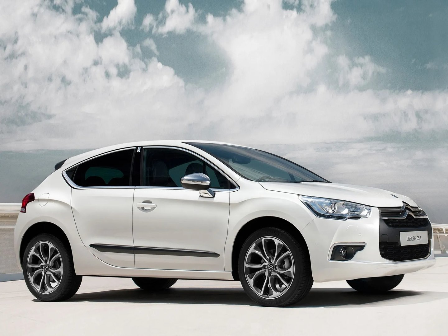 DS_4_1_generation__Hatchback_5-door__6.jpg
