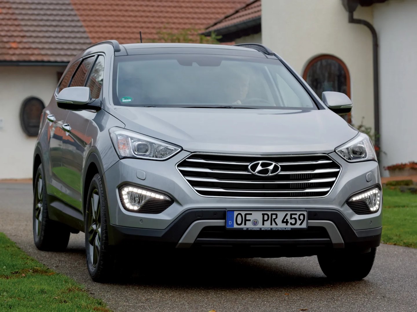 Hyundai_Grand_Santa_Fe_1_generation__SUV_5-doors__2.jpg