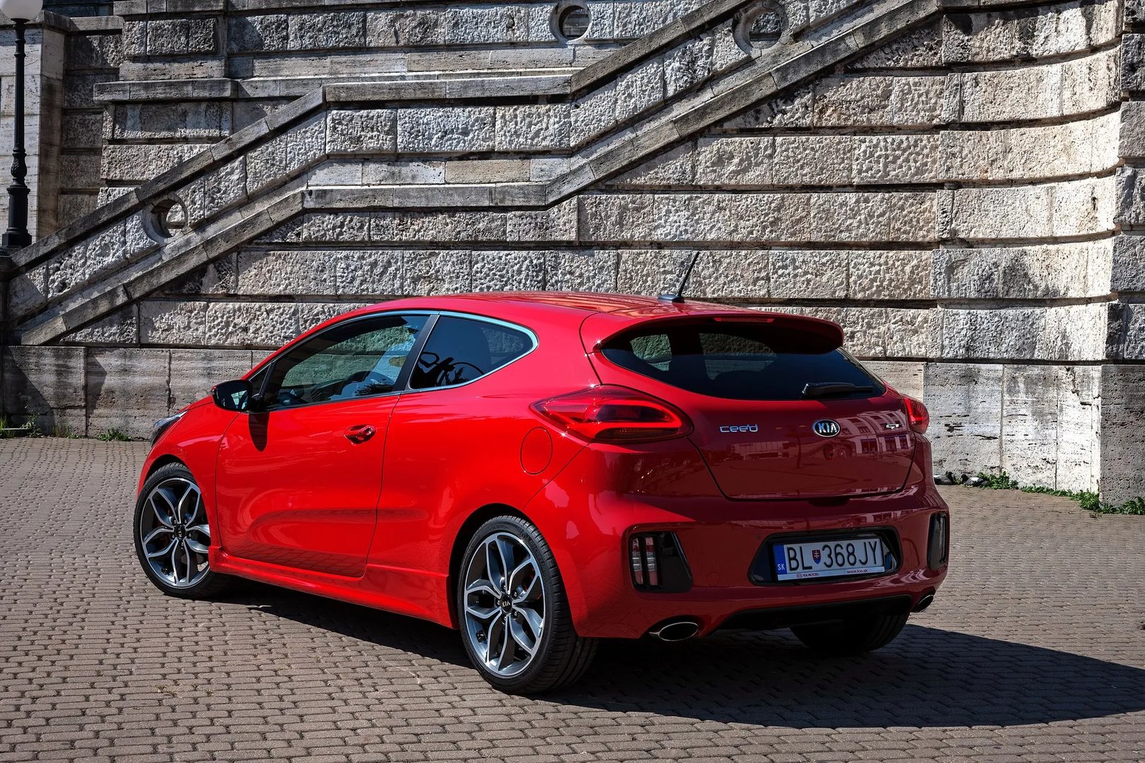 Kia_Ceed_GT_1_generation_restyling__Hatchback_3-door__2.jpg