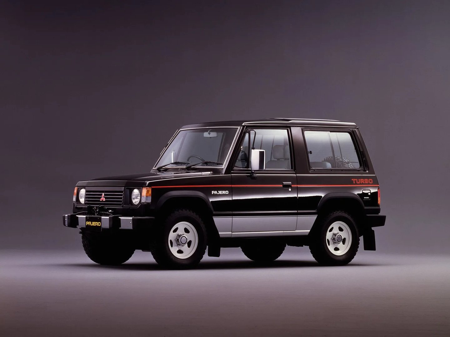 Mitsubishi_Pajero_1_generation__SUV_3-doors__11.jpg