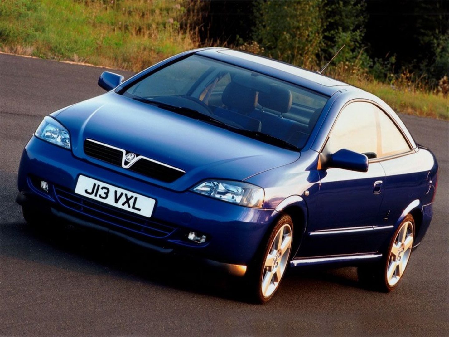 vauxhall_Astra_4_generation__Coupe__9.jpg
