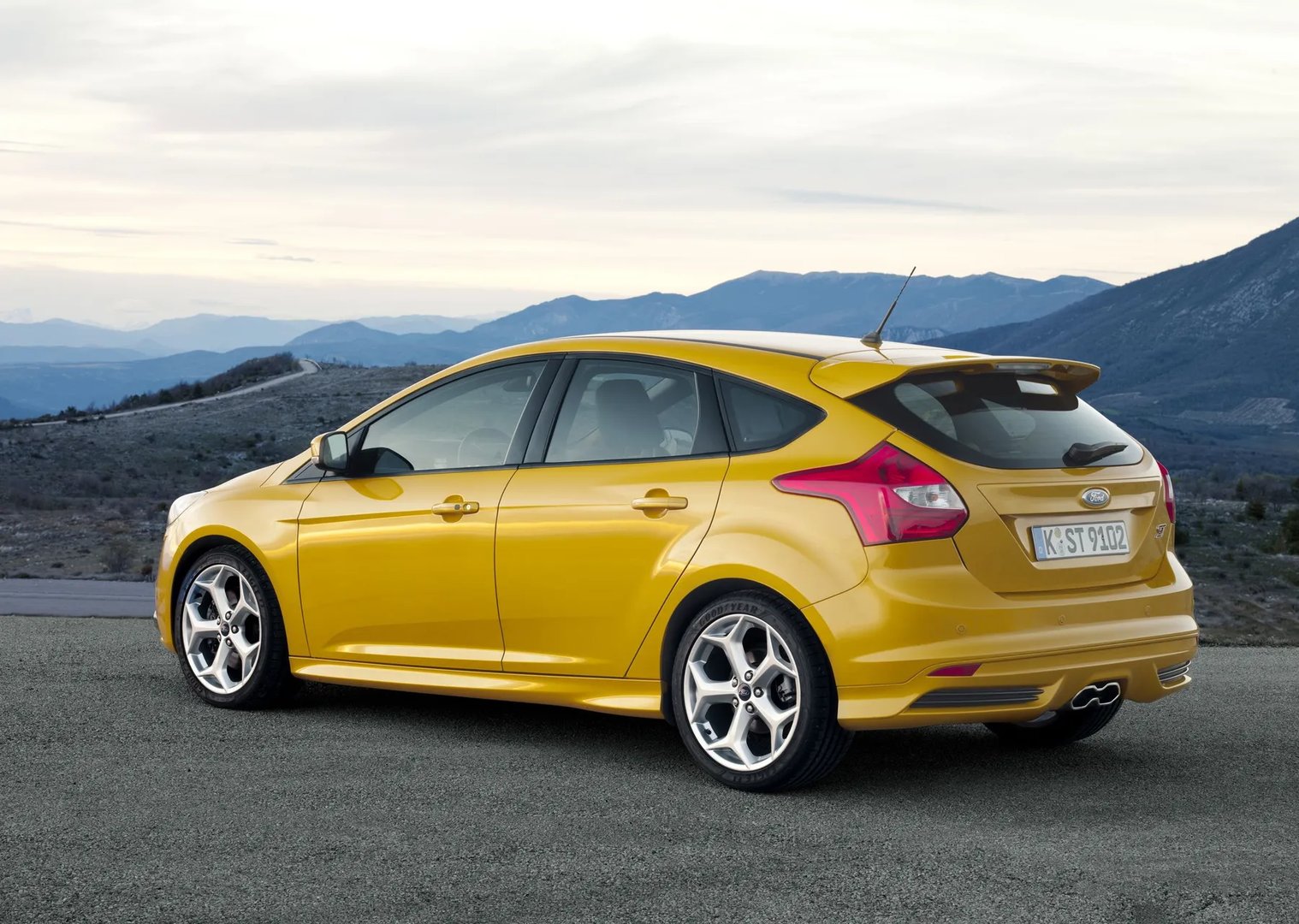 Ford_Focus_ST_3_generation__Hatchback_5-door__5.jpg