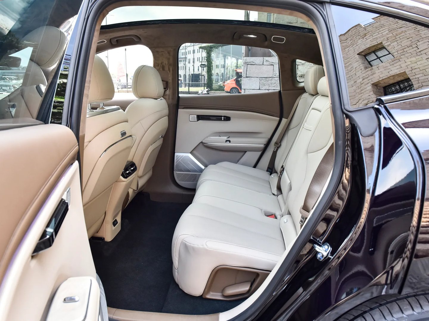 aion_Hyper_HT_1_generation__SUV_5-doors__1.jpg
