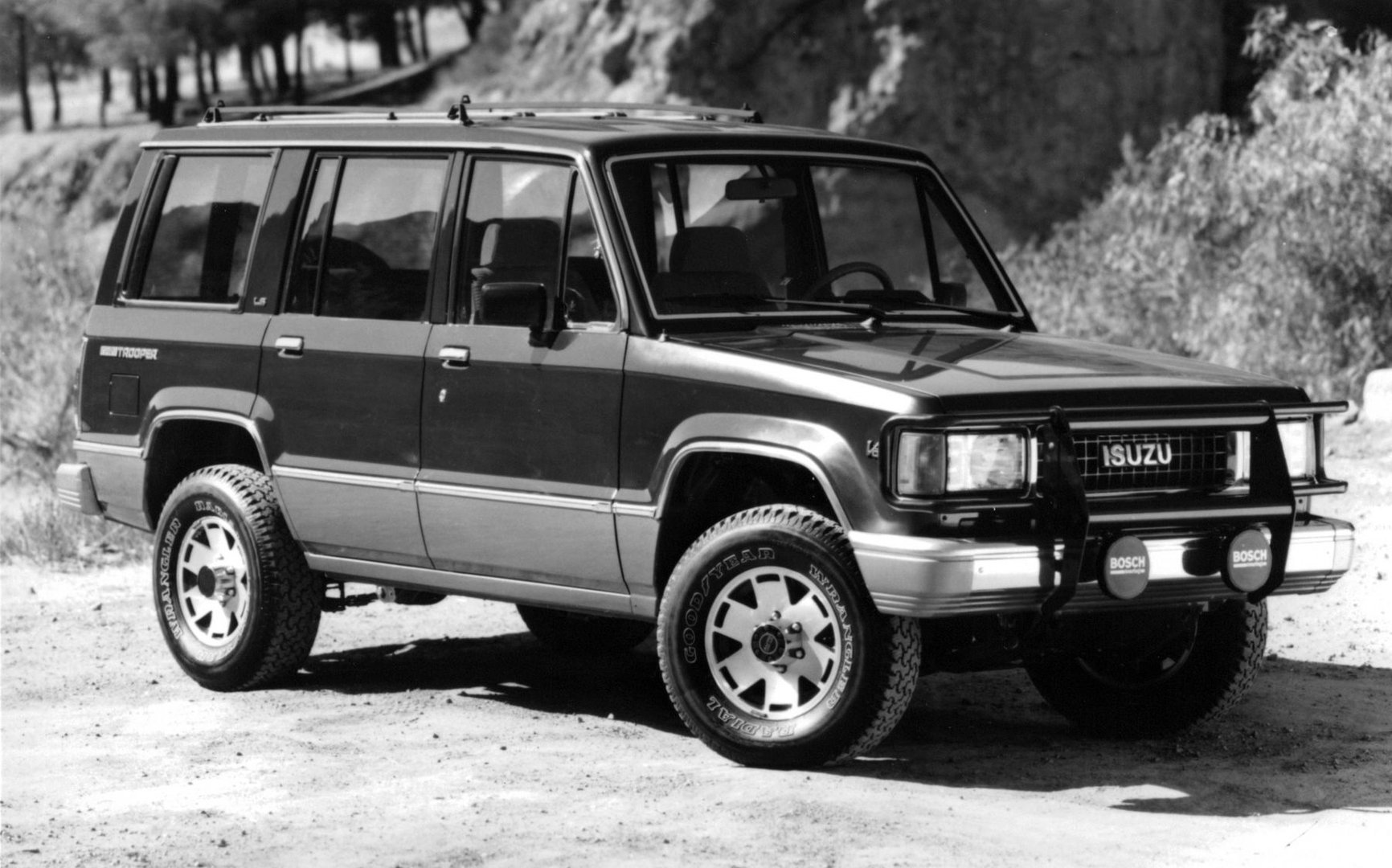 isuzu_Trooper_1_generation__SUV_5-doors__15.jpg