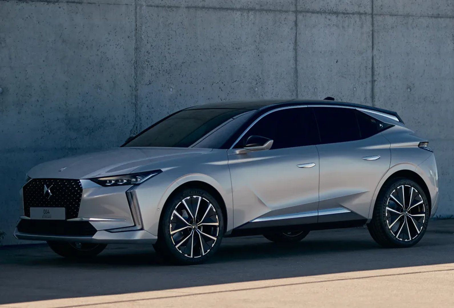 DS_4_2_generation__Hatchback_5-door__1.jpg