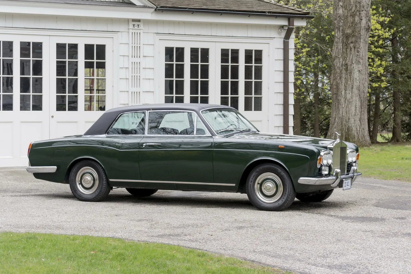 Rolls-Royce_Corniche_1_generation__Sedan_2-doors__3.jpg