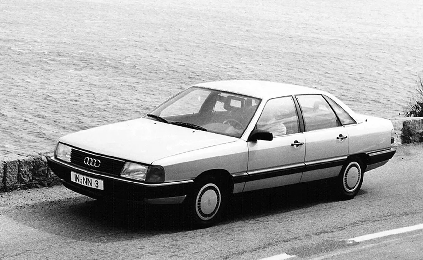 Audi_100_3_generation__Sedan__9.jpg