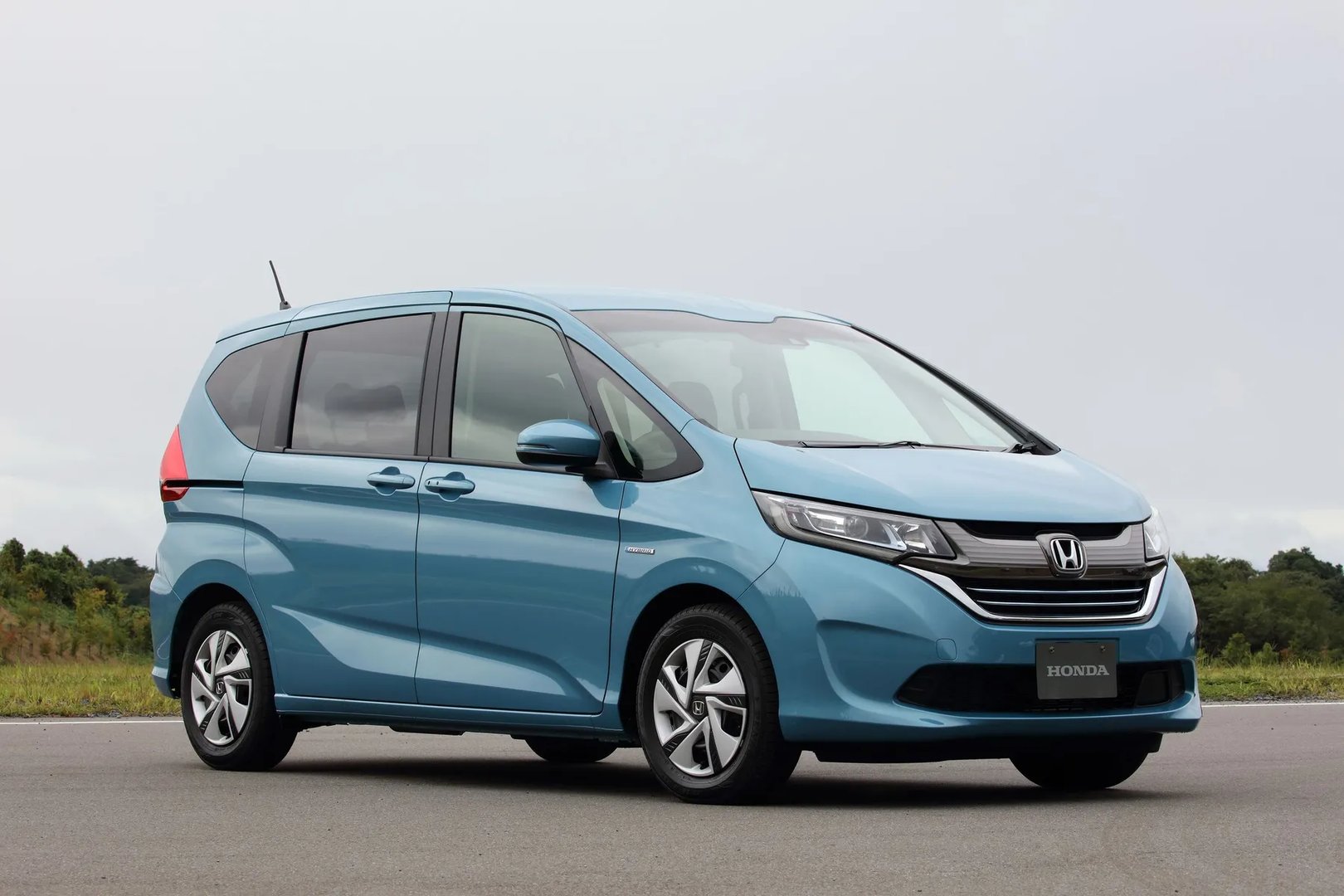 Honda_Freed_2_generation__Compact_Van__7.jpg