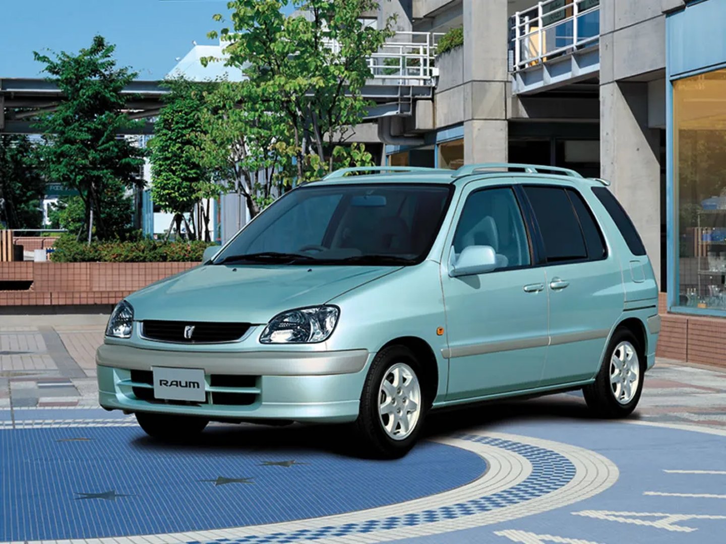 Toyota_Raum_1_generation__Compact_Van__4.jpg