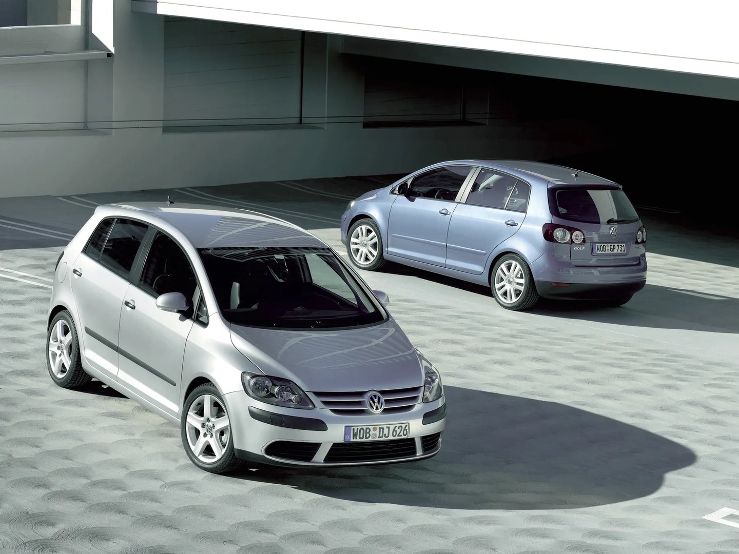Volkswagen_Golf_Plus_1_generation__Hatchback_5-door__8.jpg