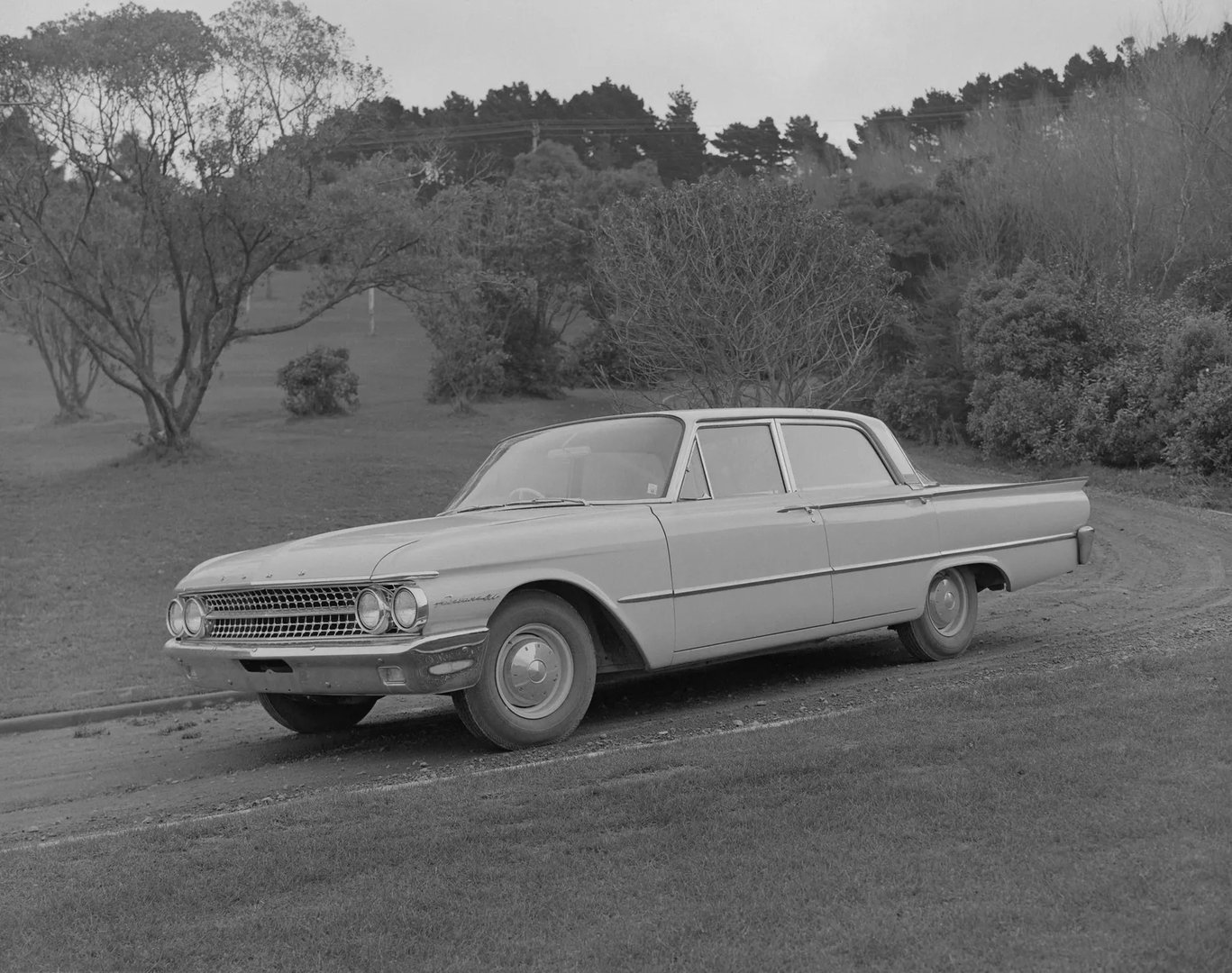 Ford_Fairlane_3_generation__Sedan__1.jpg