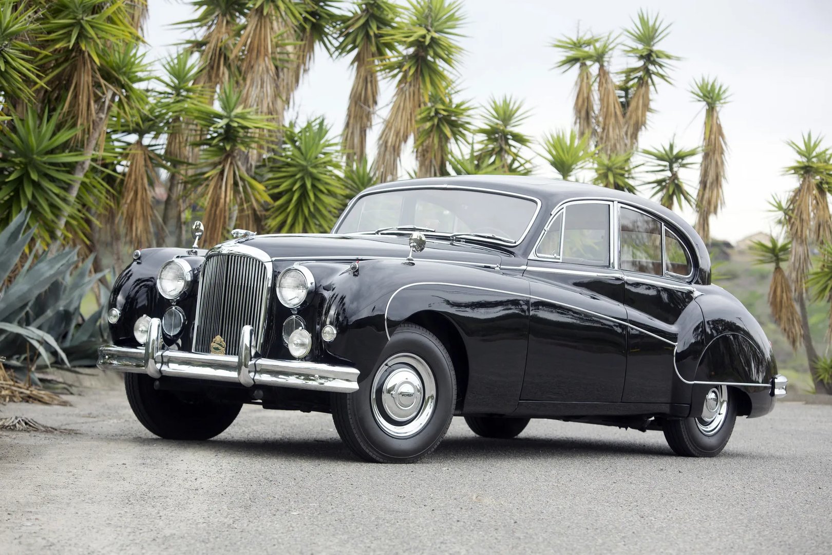 Jaguar_Mark_IX_1_generation__Sedan__2.jpg